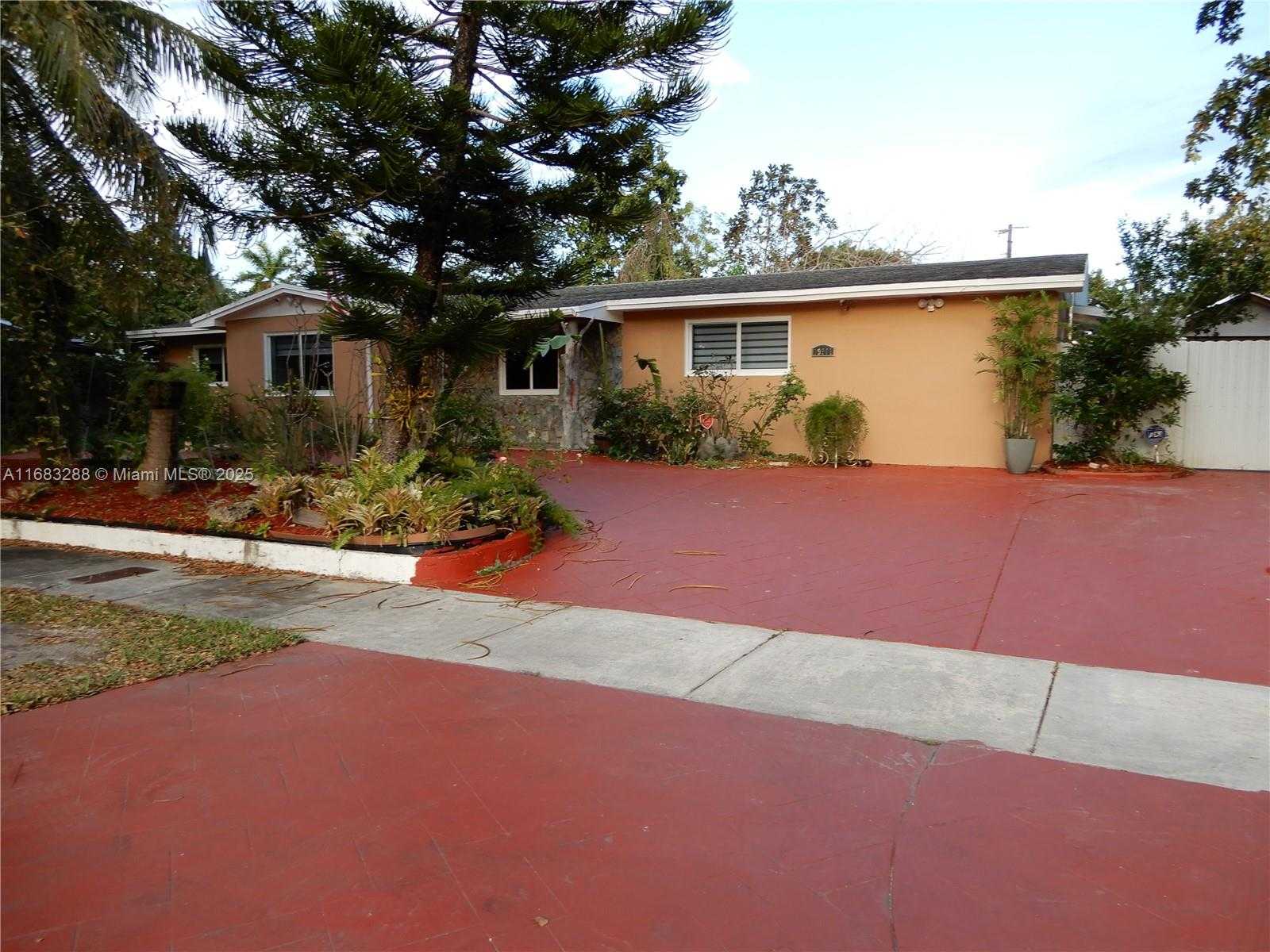 Small Image of 19901 SOUTH WEST 92ND AVE, Cutler Bay Number 2