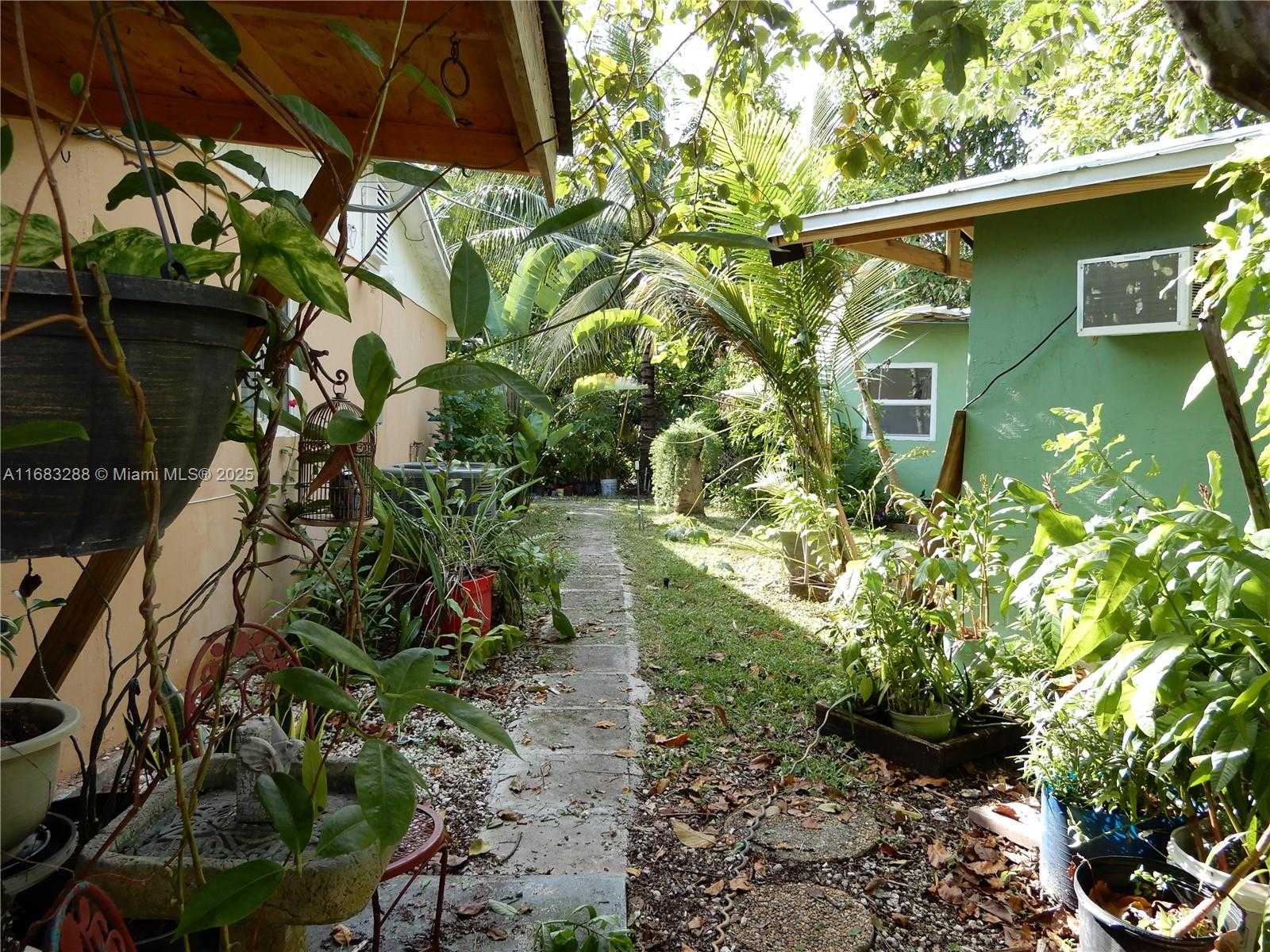 Small Image of 19901 SOUTH WEST 92ND AVE, Cutler Bay Number 28