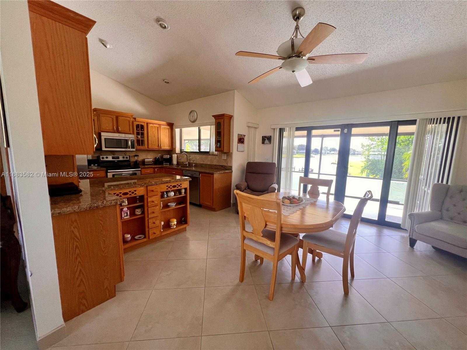 Small Image of 8320 EAST WACCAMAW LN E, Lake Worth Number 11
