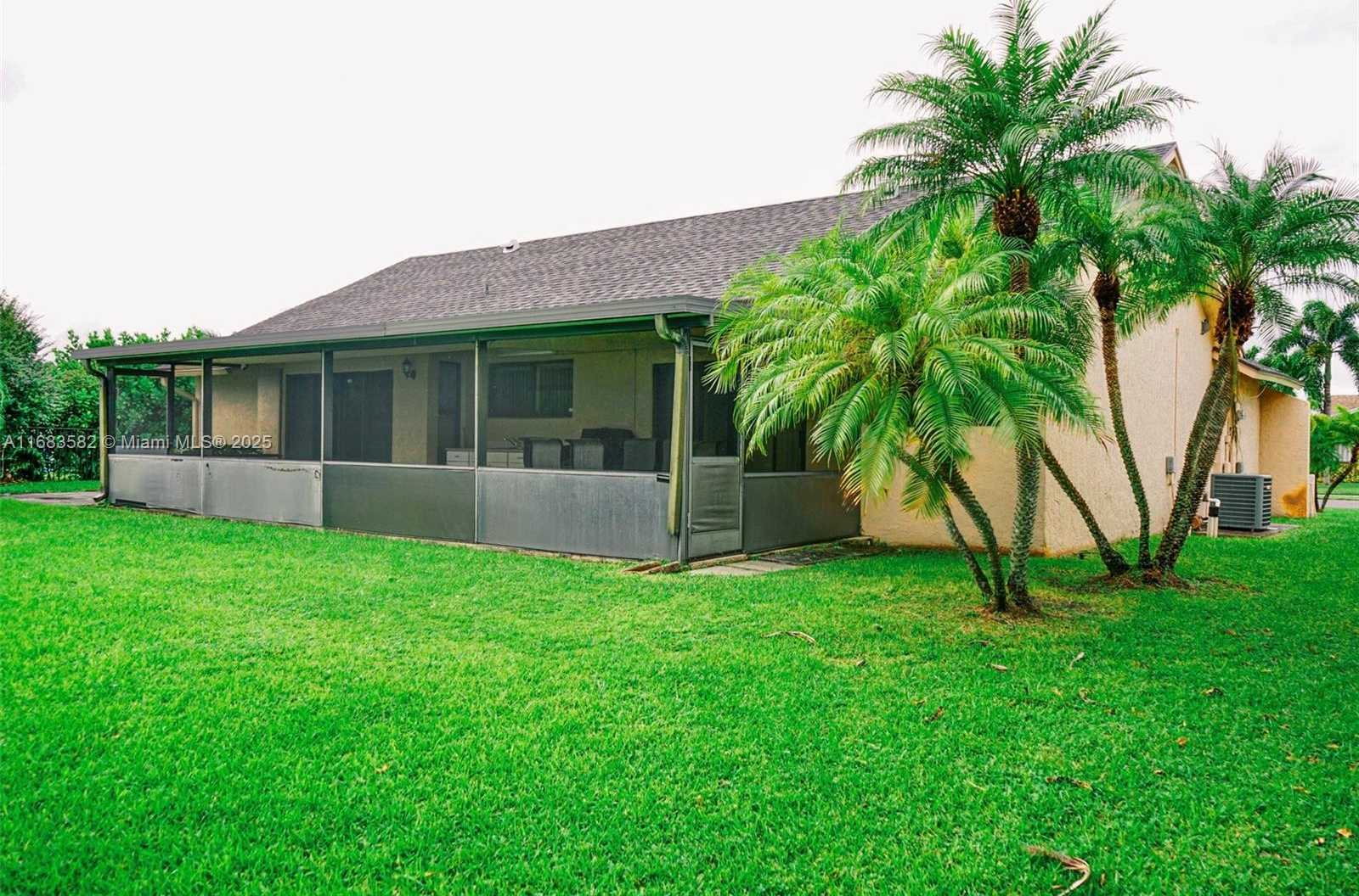 Small Image of 8320 EAST WACCAMAW LN E, Lake Worth Number 26