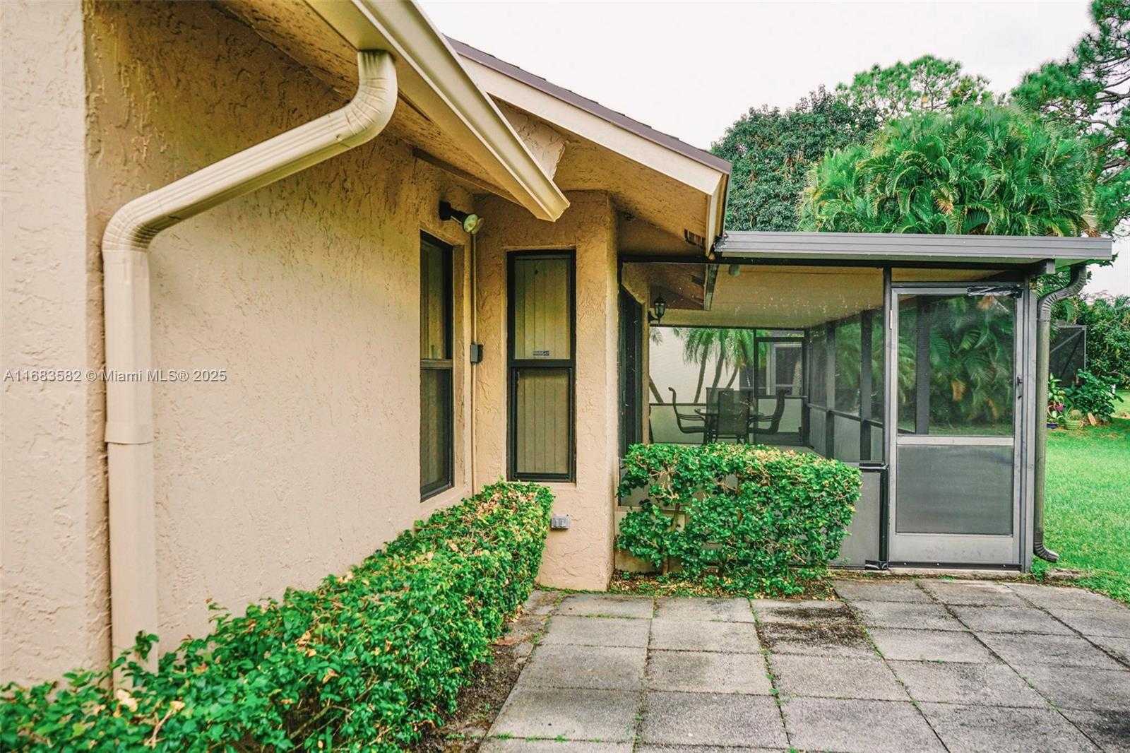 Small Image of 8320 EAST WACCAMAW LN E, Lake Worth Number 27