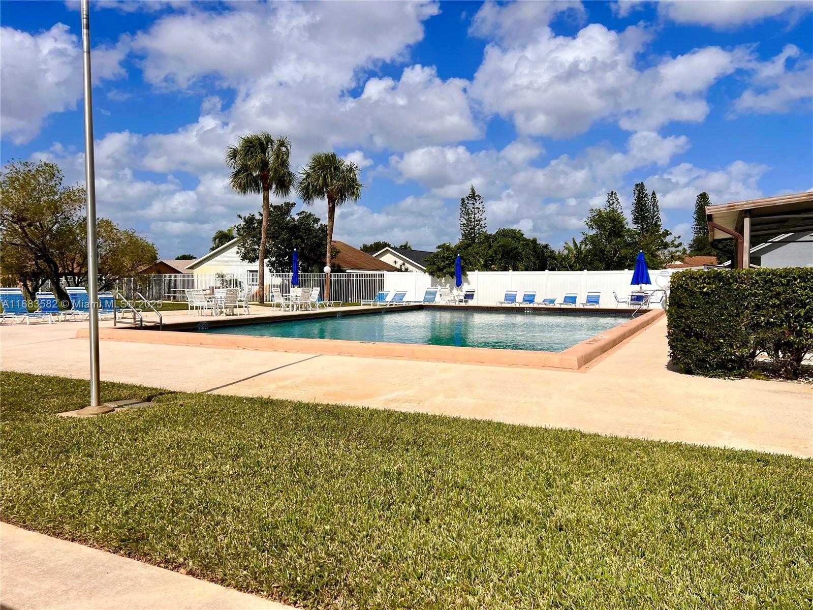 Small Image of 8320 EAST WACCAMAW LN E, Lake Worth Number 32