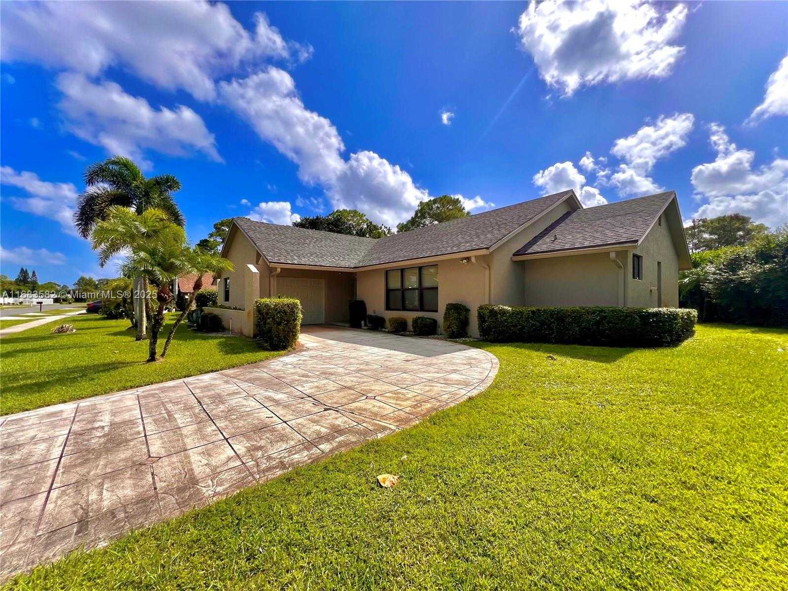 Small Image of 8320 EAST WACCAMAW LN E, Lake Worth Number 41