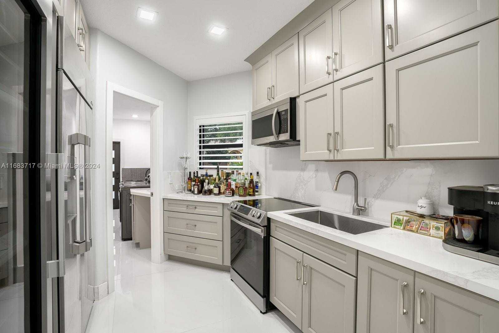 Small Image of 2440 SOUTH WEST 105TH TER, Davie Number 42