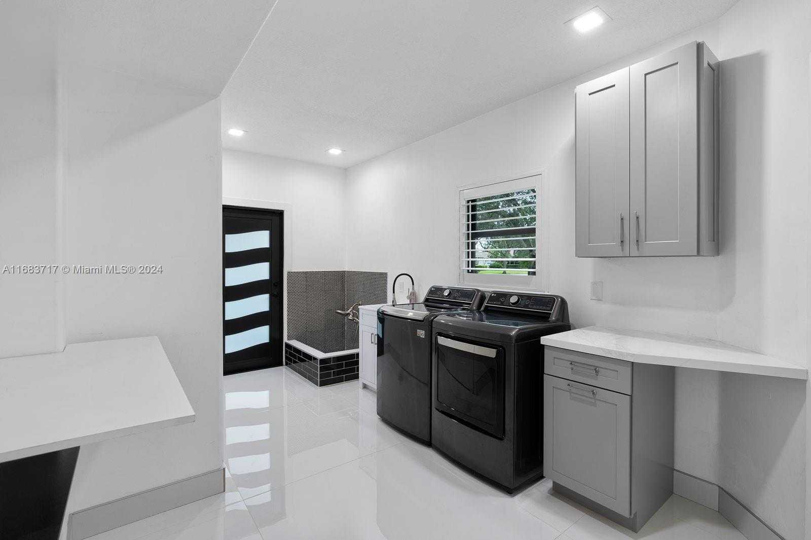 Small Image of 2440 SOUTH WEST 105TH TER, Davie Number 43