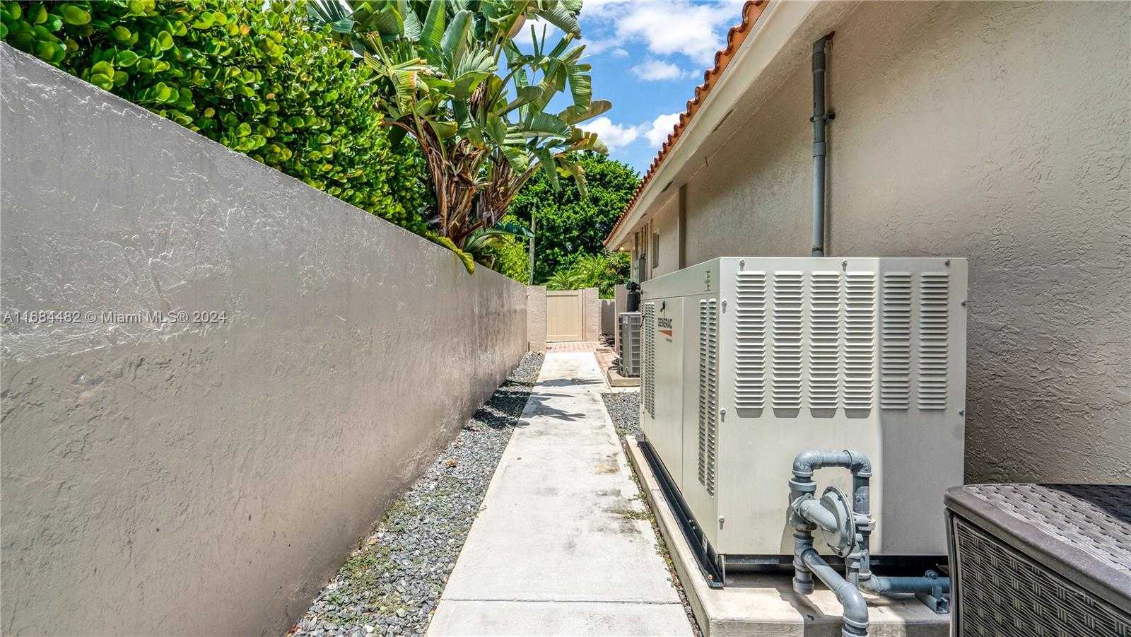 Small Image of 34 PELICAN DR, Fort Lauderdale Number 13