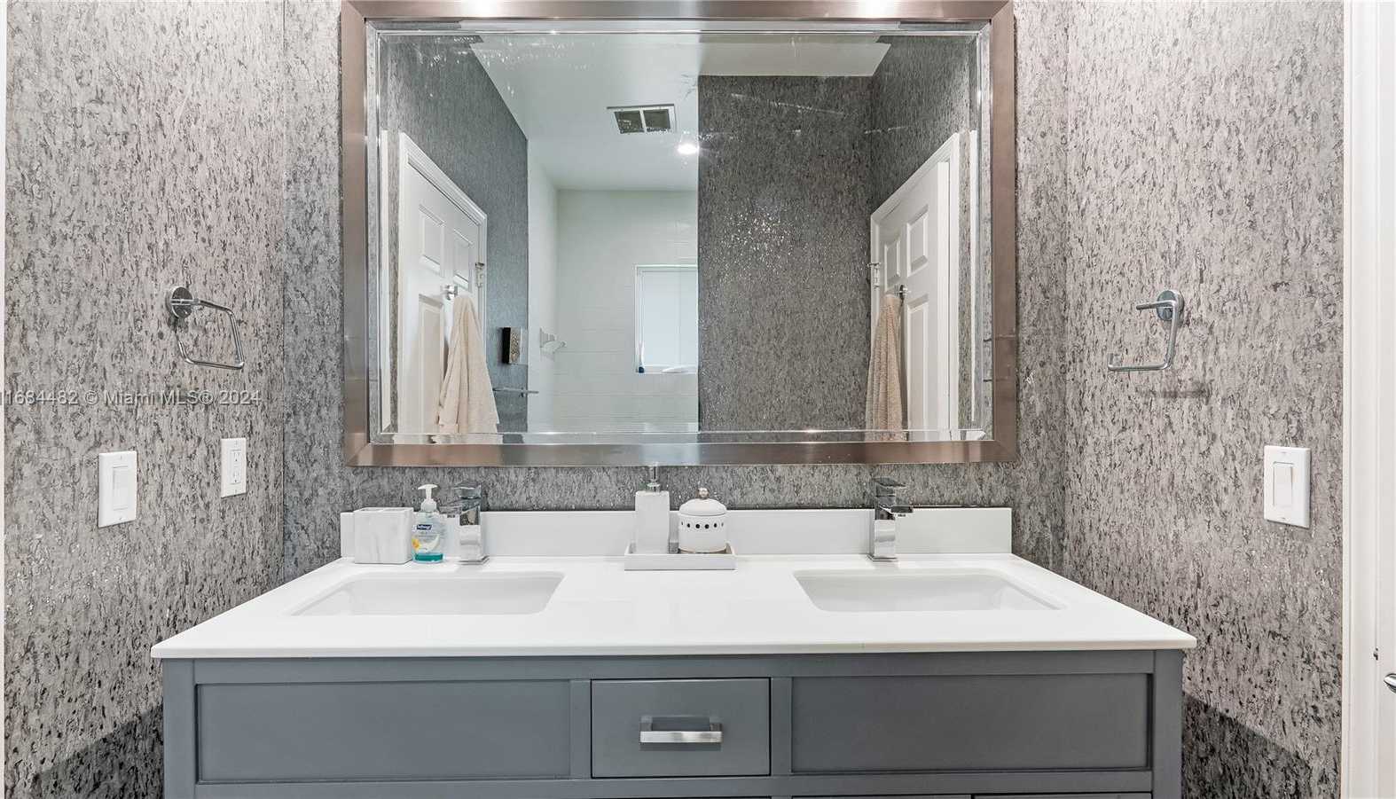 Small Image of 34 PELICAN DR, Fort Lauderdale Number 47