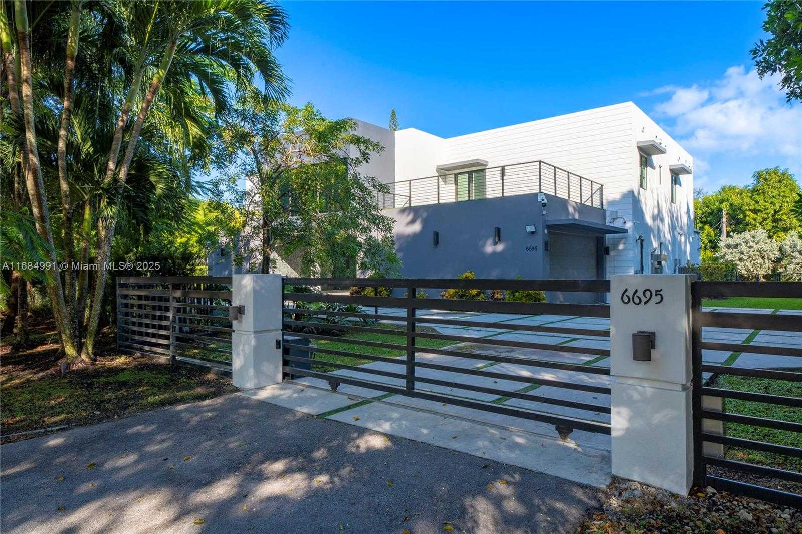 Small Image of 6695 SOUTH WEST 112TH ST, Pinecrest Number 2