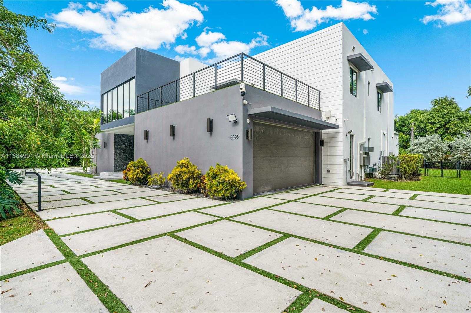 Small Image of 6695 SOUTH WEST 112TH ST, Pinecrest Number 3