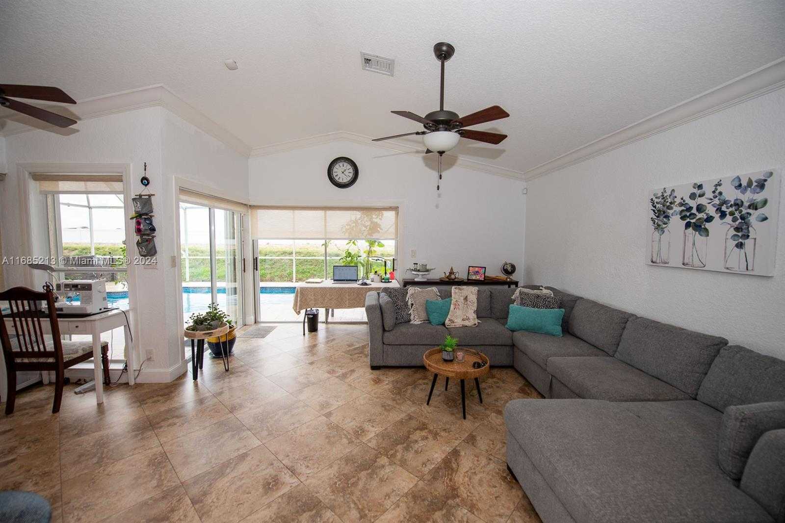 Small Image of 9669 NORTH CAROUSEL CIR N, Boca Raton Number 15