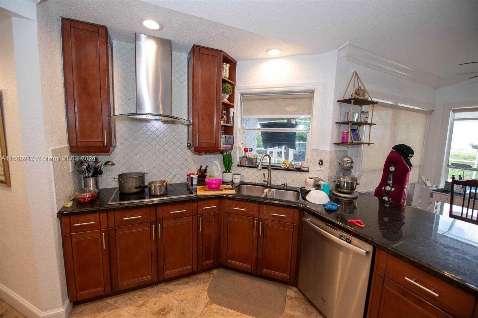 Small Image of 9669 NORTH CAROUSEL CIR N, Boca Raton Number 17