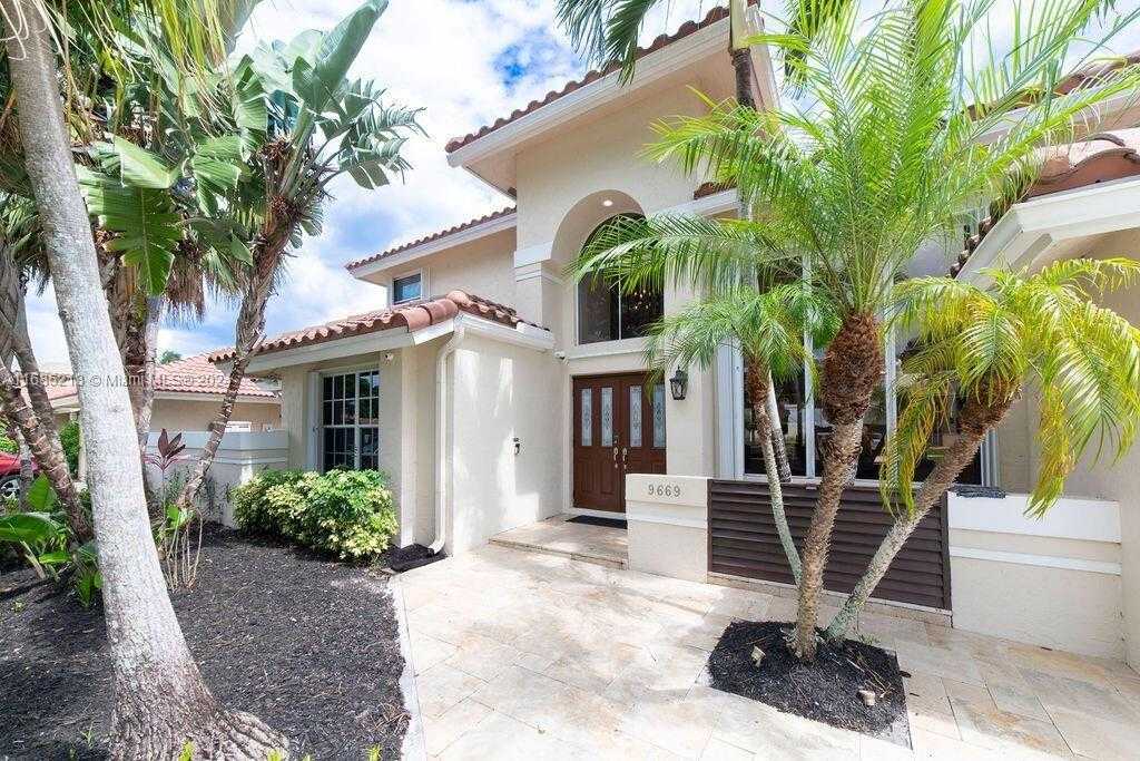 Small Image of 9669 NORTH CAROUSEL CIR N, Boca Raton Number 2