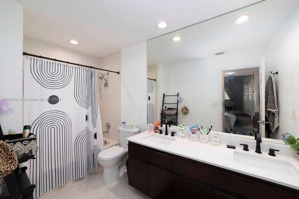 Small Image of 9669 NORTH CAROUSEL CIR N, Boca Raton Number 27