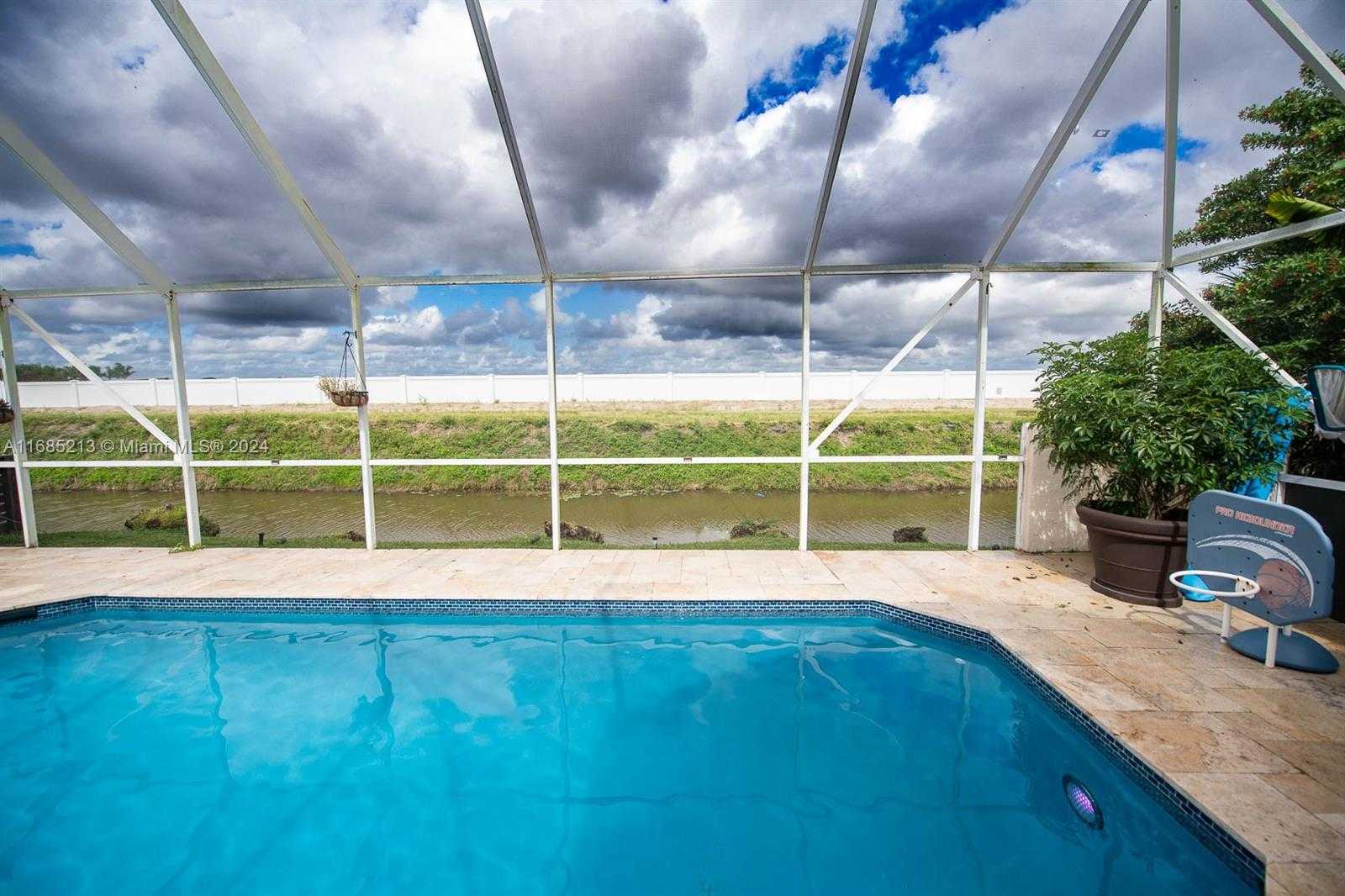 Small Image of 9669 NORTH CAROUSEL CIR N, Boca Raton Number 34