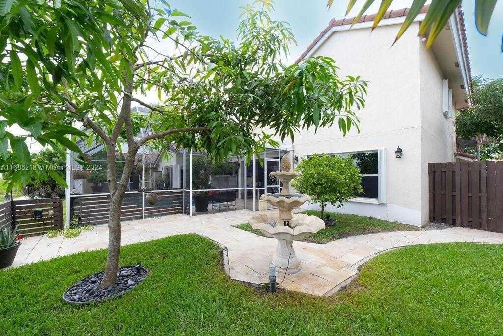 Small Image of 9669 NORTH CAROUSEL CIR N, Boca Raton Number 35