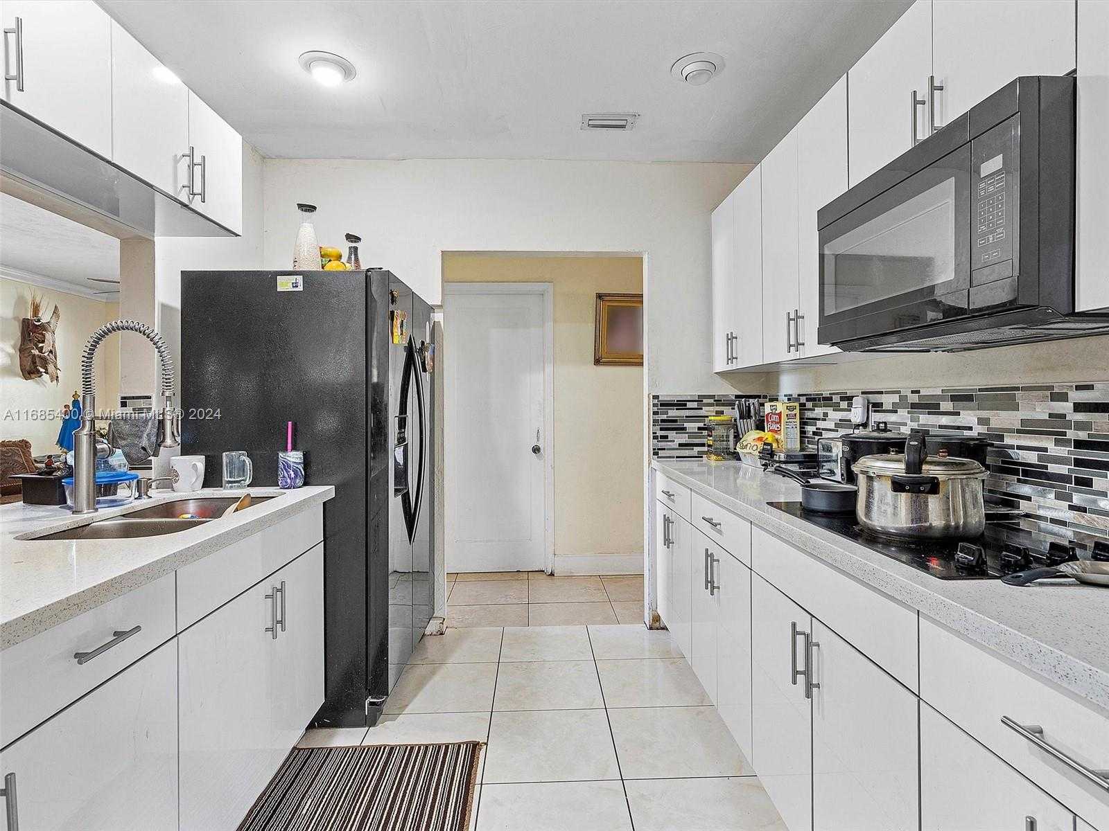Small Image of 710 EAST 39TH ST, Hialeah Number 15