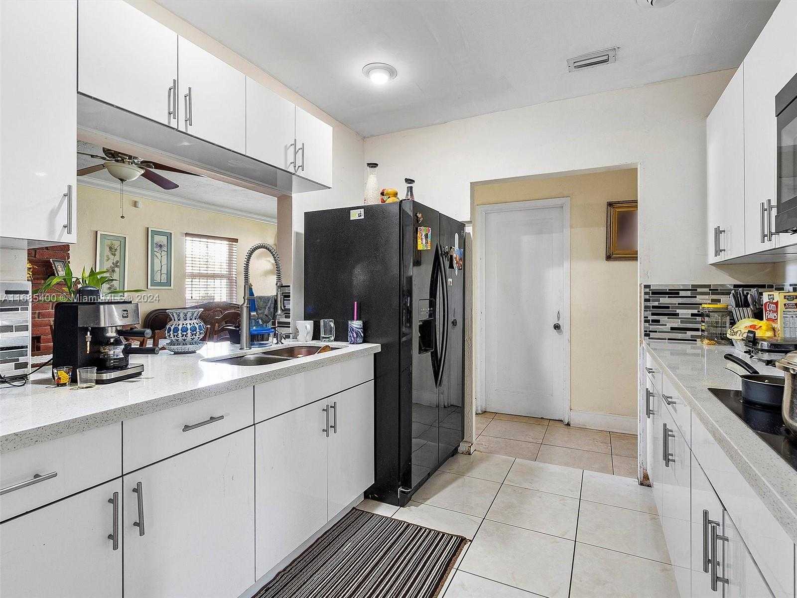 Small Image of 710 EAST 39TH ST, Hialeah Number 16