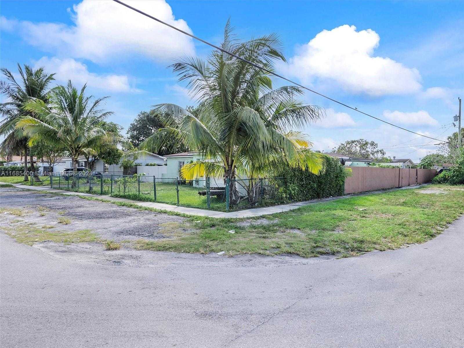 Small Image of 710 EAST 39TH ST, Hialeah Number 2