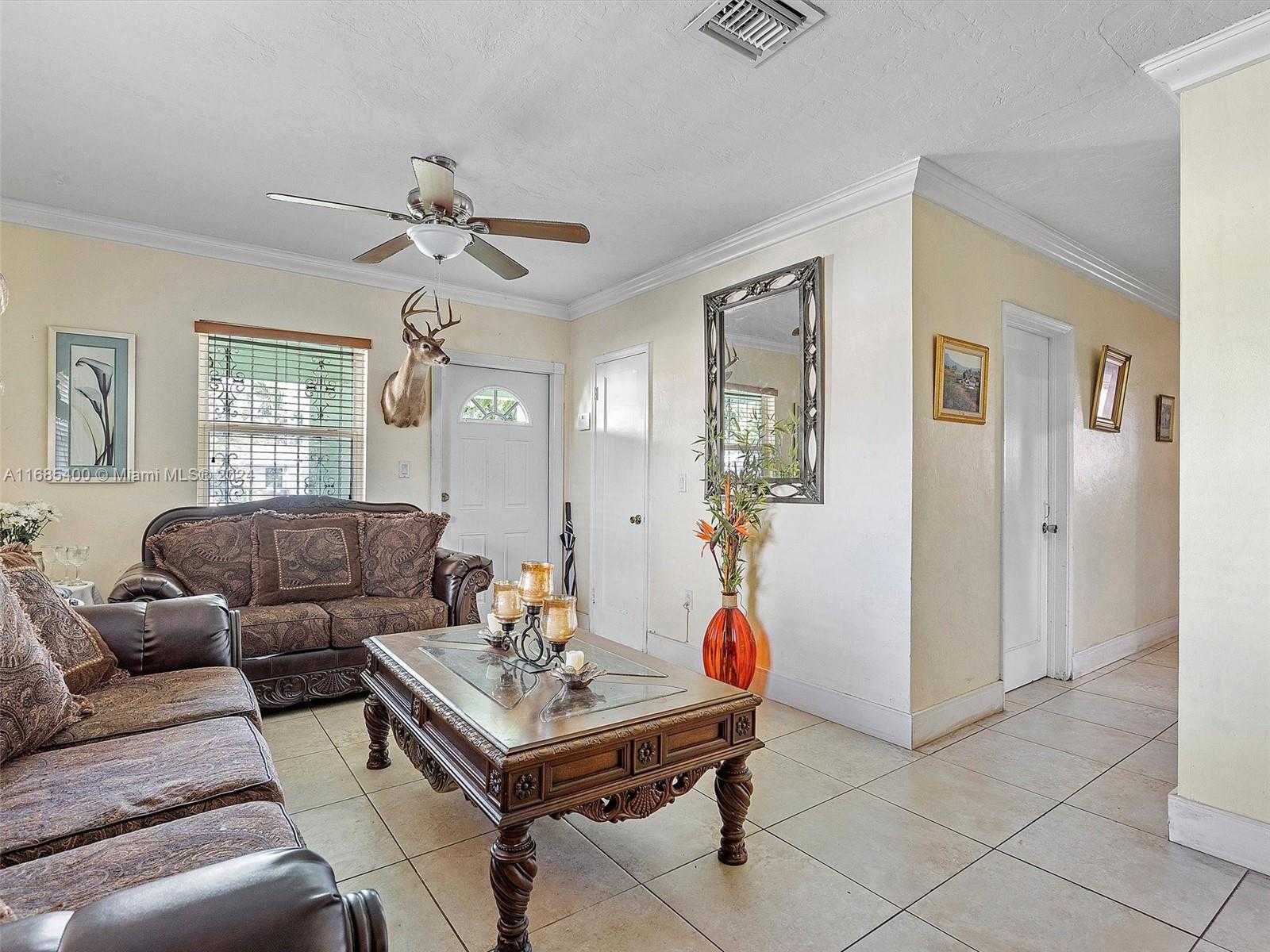 Small Image of 710 EAST 39TH ST, Hialeah Number 7