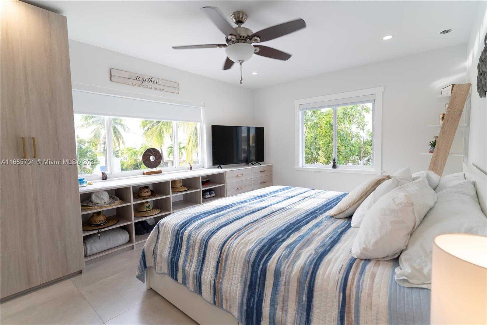 Small Image of Key Largo Number 30