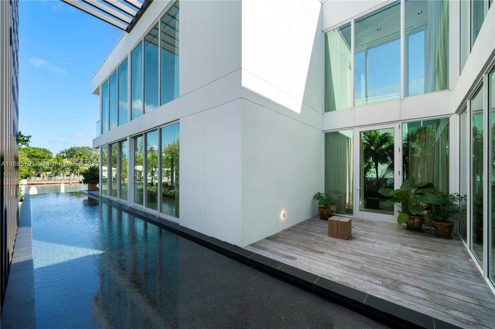 Small Image of 1041 WEST 48TH ST, Miami Beach Number 4