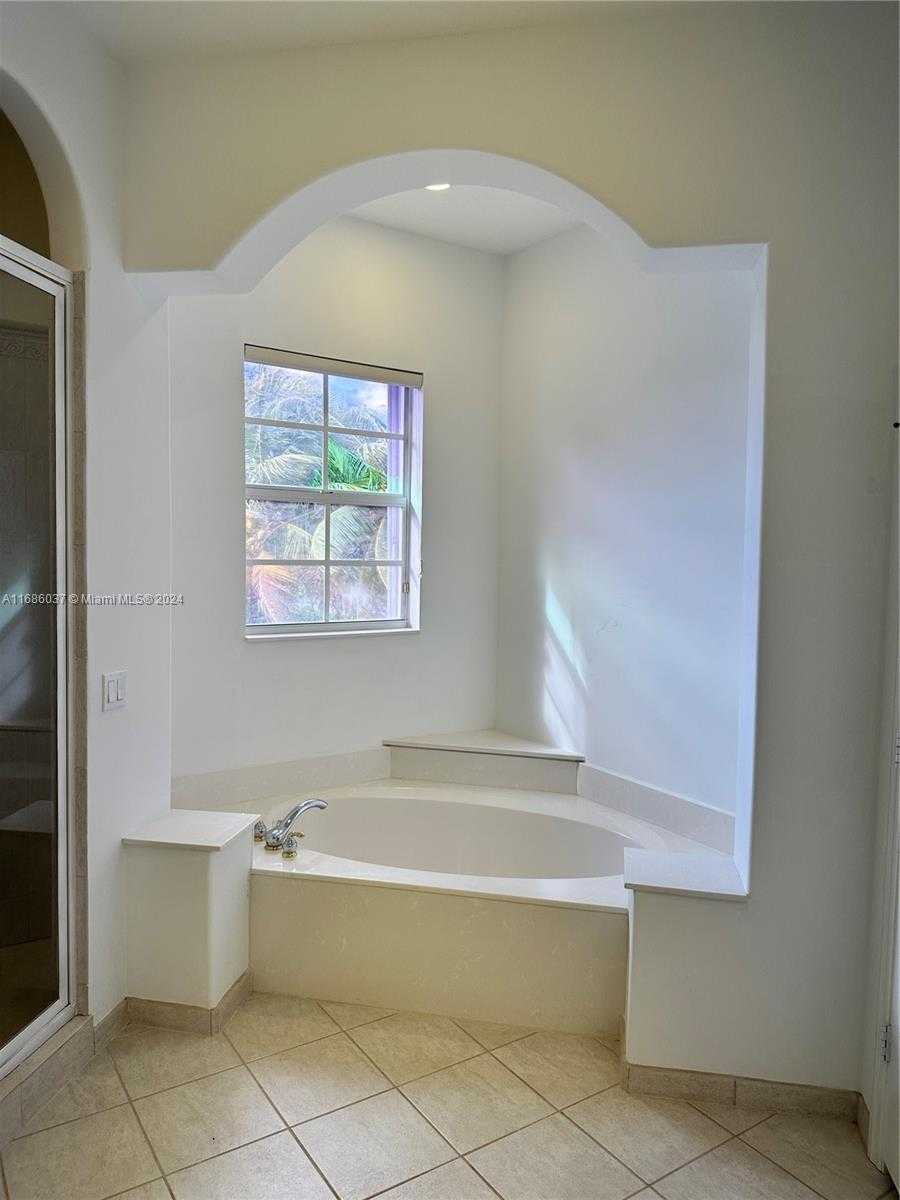 Small Image of 11388 NORTH WEST 68TH ST, Doral Number 21