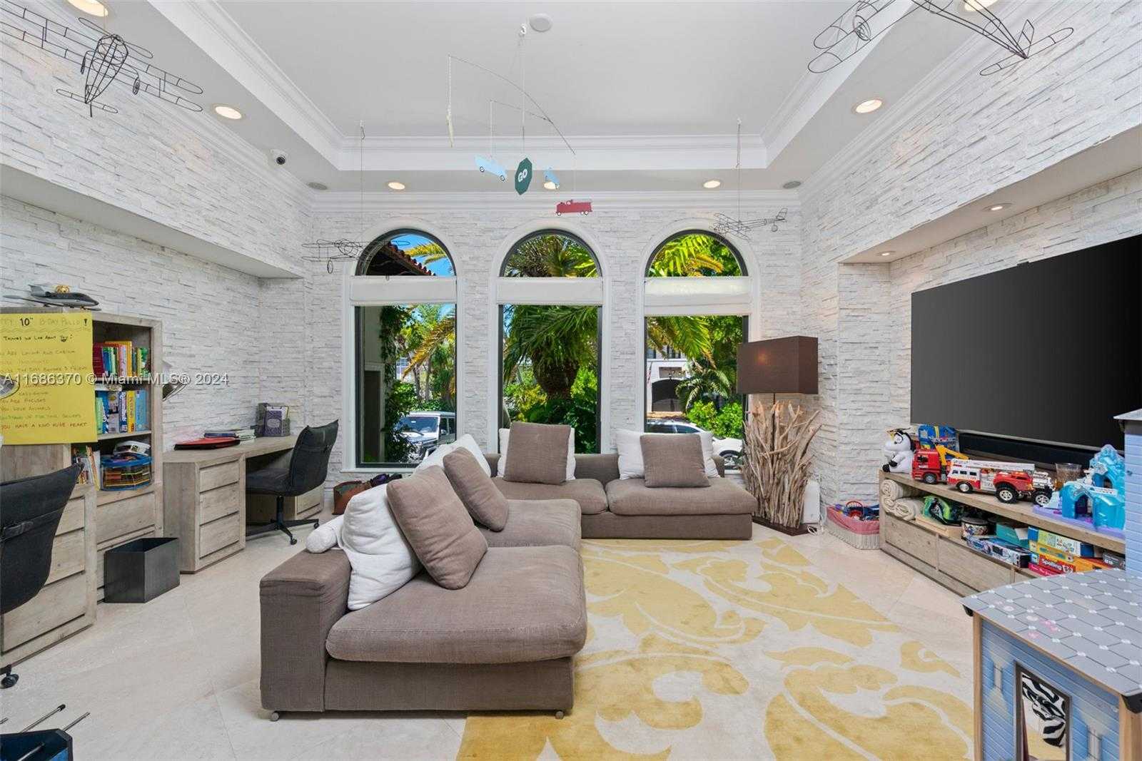 Small Image of 250 BUTTONWOOD DRIVE, Key Biscayne Number 12