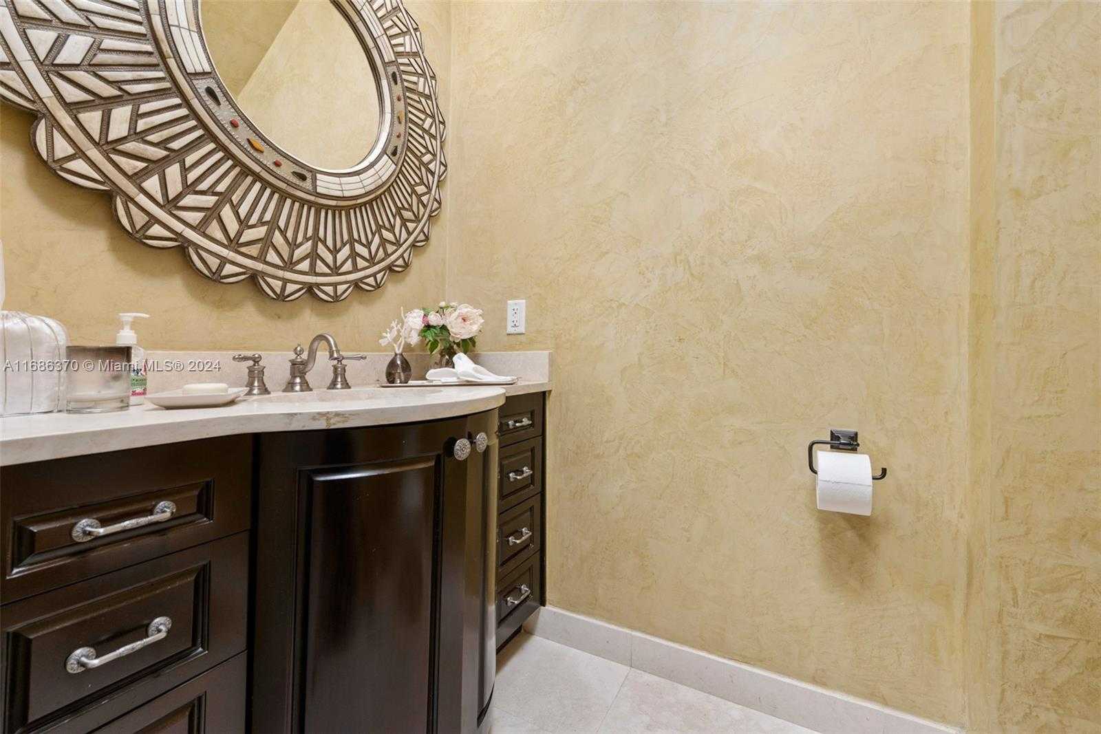 Small Image of 250 BUTTONWOOD DRIVE, Key Biscayne Number 13