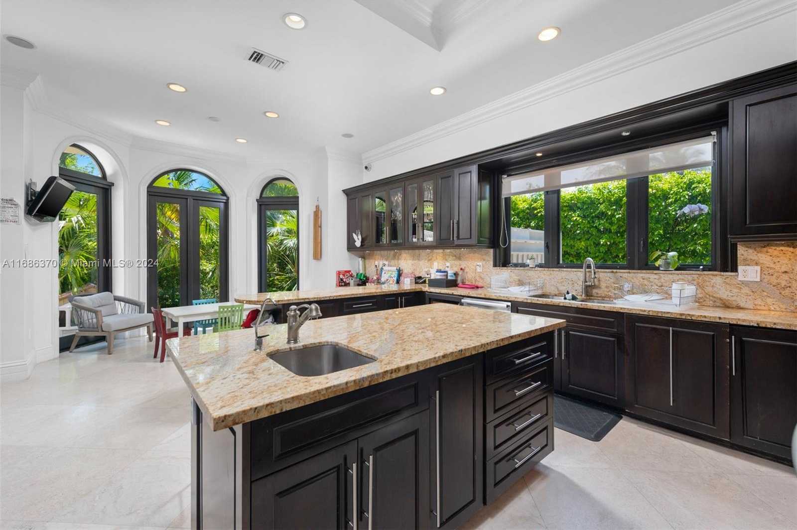 Small Image of 250 BUTTONWOOD DRIVE, Key Biscayne Number 14