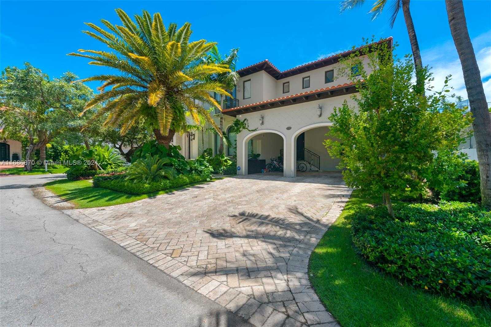 Small Image of 250 BUTTONWOOD DRIVE, Key Biscayne Number 2