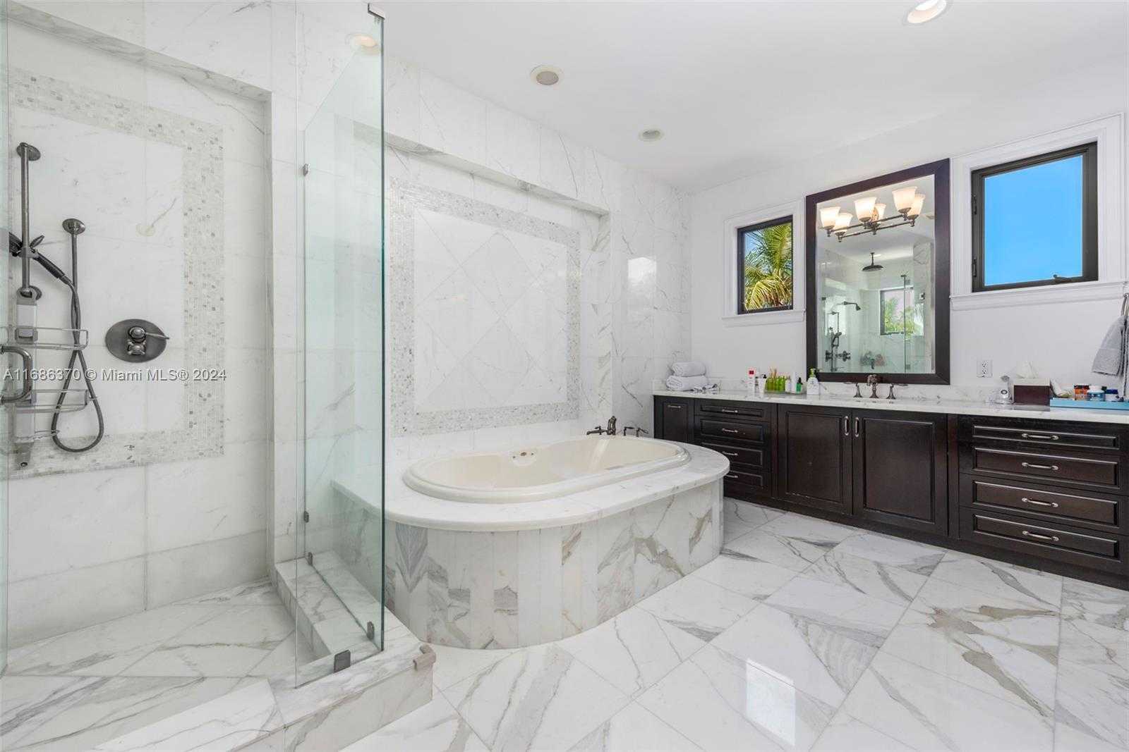 Small Image of 250 BUTTONWOOD DRIVE, Key Biscayne Number 20