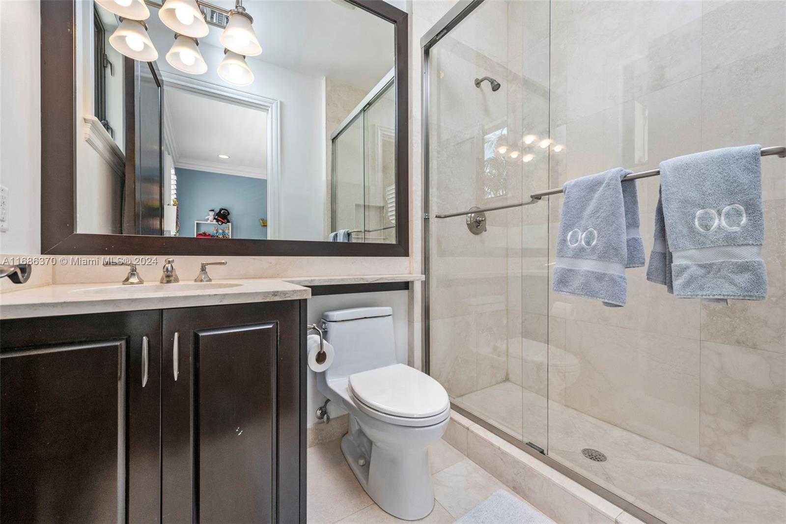 Small Image of 250 BUTTONWOOD DRIVE, Key Biscayne Number 24