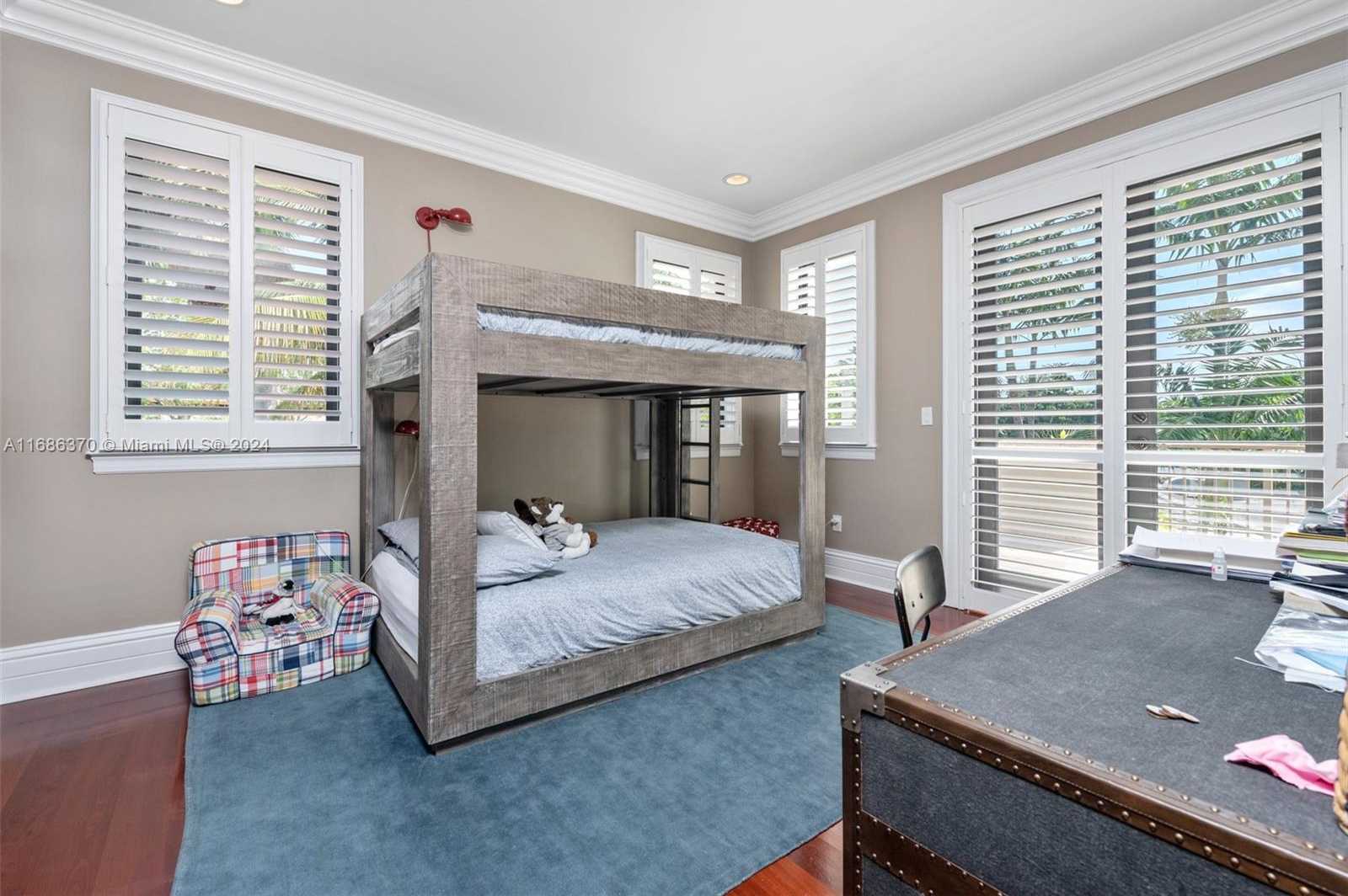 Small Image of 250 BUTTONWOOD DRIVE, Key Biscayne Number 25