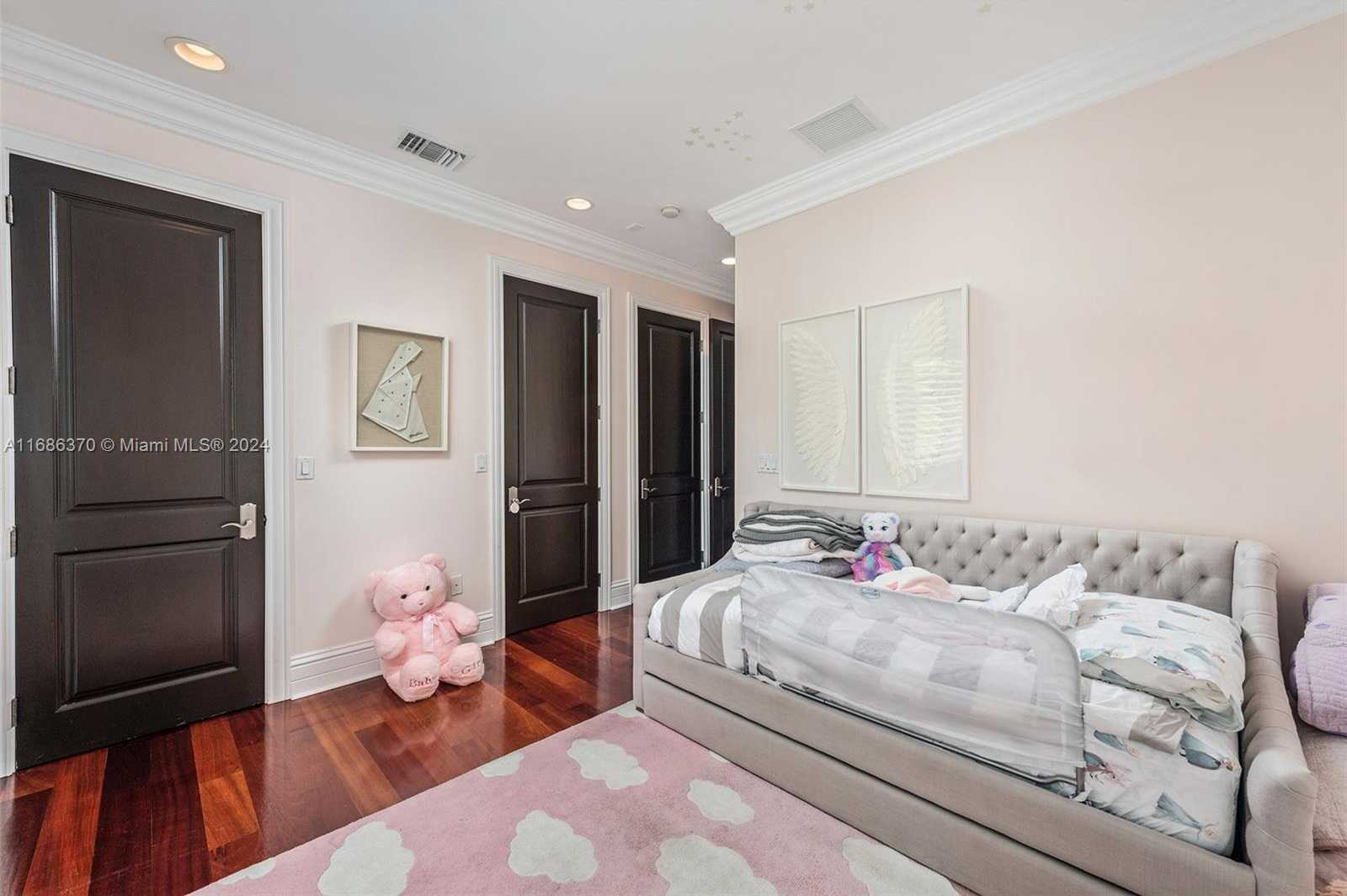 Small Image of 250 BUTTONWOOD DRIVE, Key Biscayne Number 26