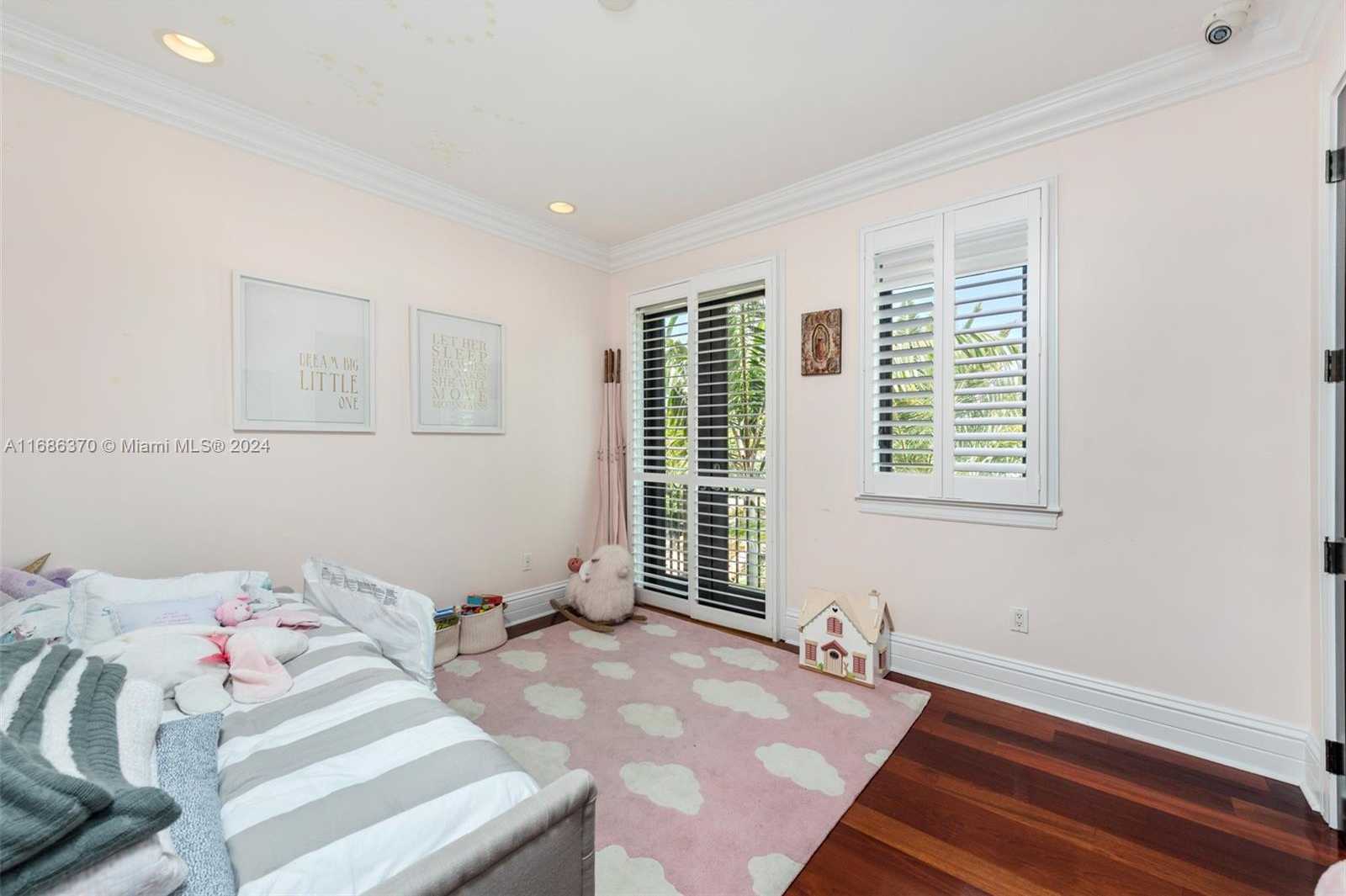 Small Image of 250 BUTTONWOOD DRIVE, Key Biscayne Number 27