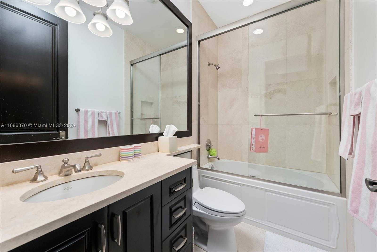 Small Image of 250 BUTTONWOOD DRIVE, Key Biscayne Number 28
