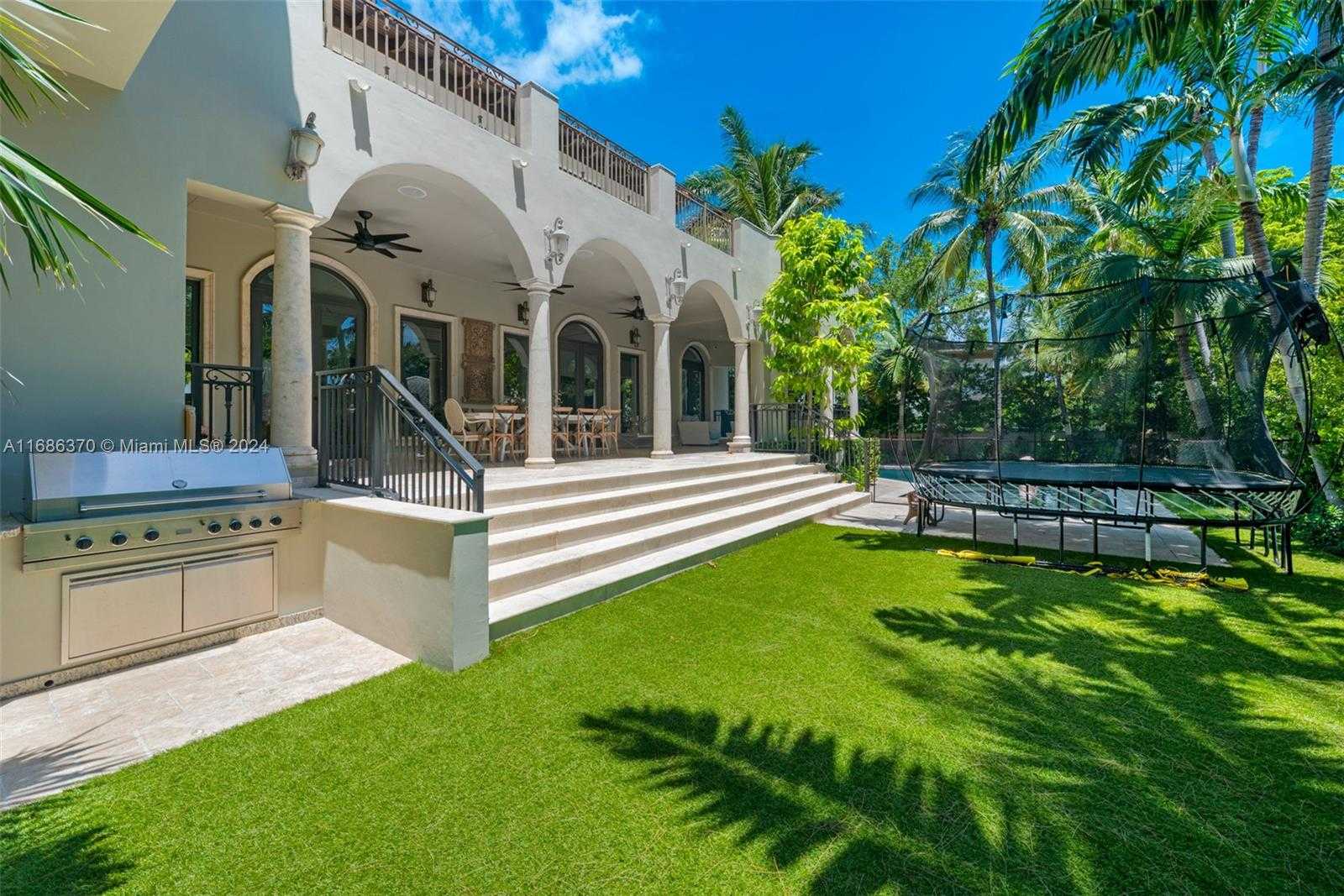 Small Image of 250 BUTTONWOOD DRIVE, Key Biscayne Number 33