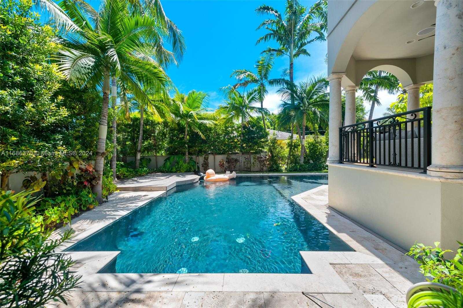Small Image of 250 BUTTONWOOD DRIVE, Key Biscayne Number 34