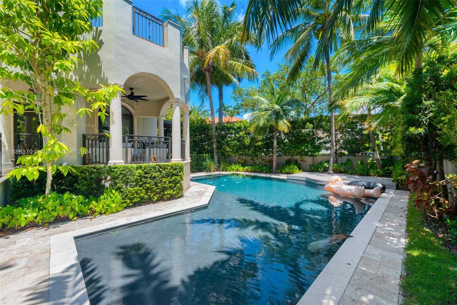 Small Image of 250 BUTTONWOOD DRIVE, Key Biscayne Number 36