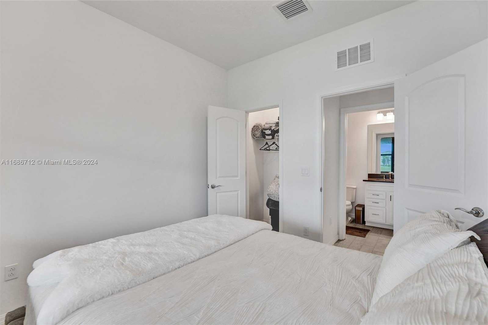 Small Image of 4468 SPRUCE LN, Oakland Park Number 25