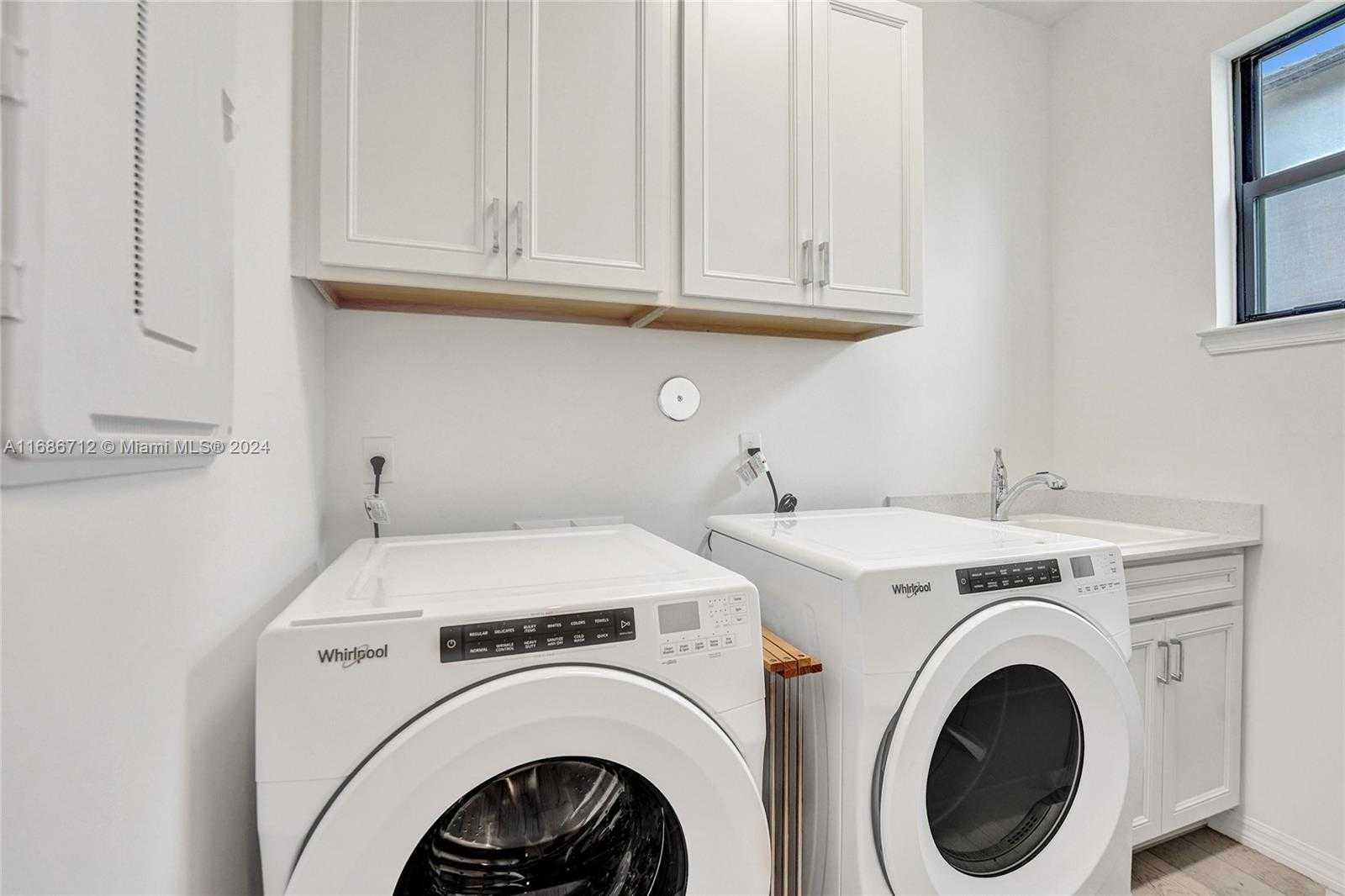 Small Image of 4468 SPRUCE LN, Oakland Park Number 34