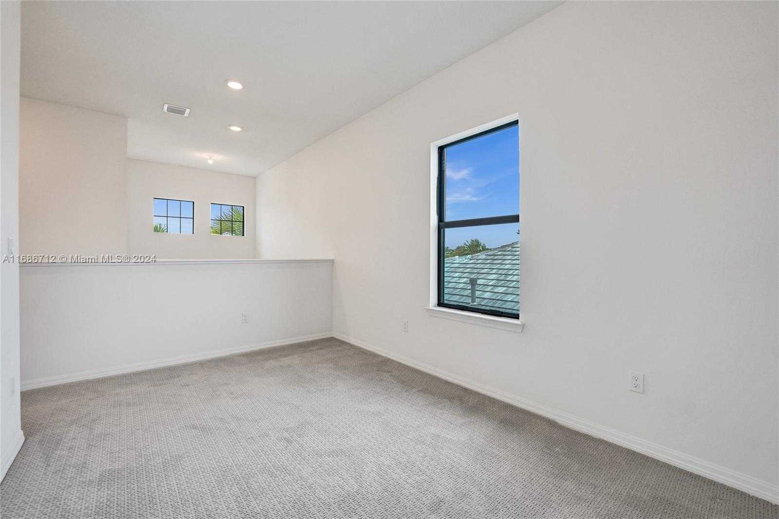 Small Image of 4468 SPRUCE LN, Oakland Park Number 38