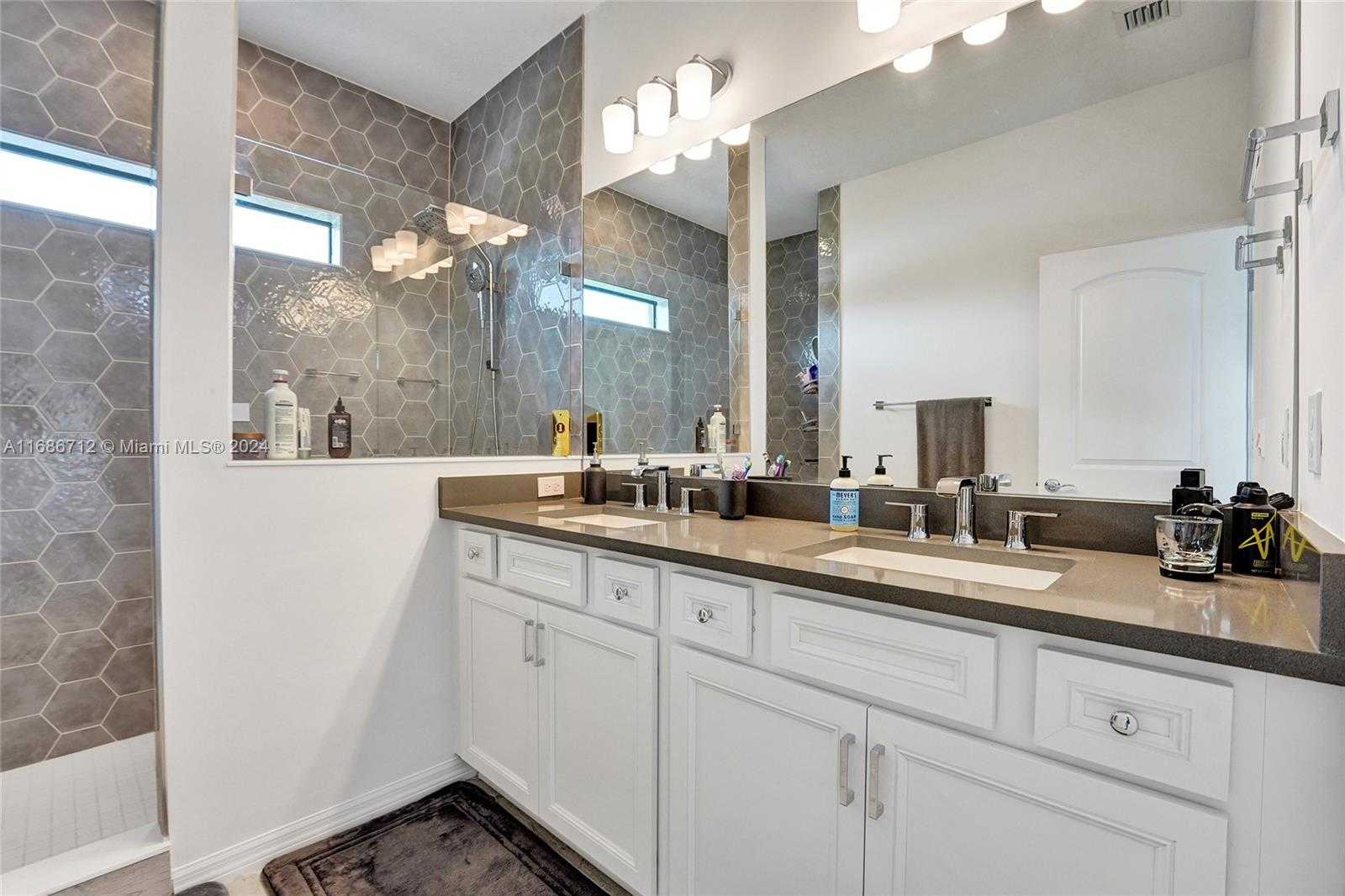 Small Image of 4468 SPRUCE LN, Oakland Park Number 44