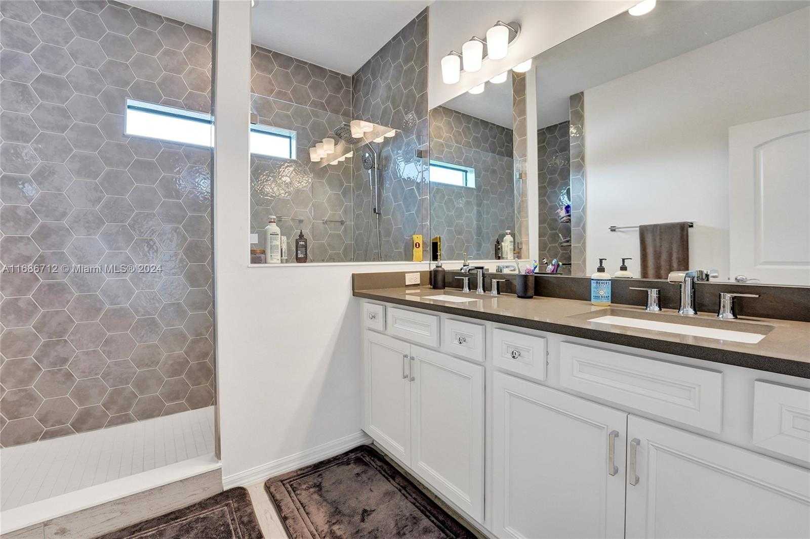 Small Image of 4468 SPRUCE LN, Oakland Park Number 45
