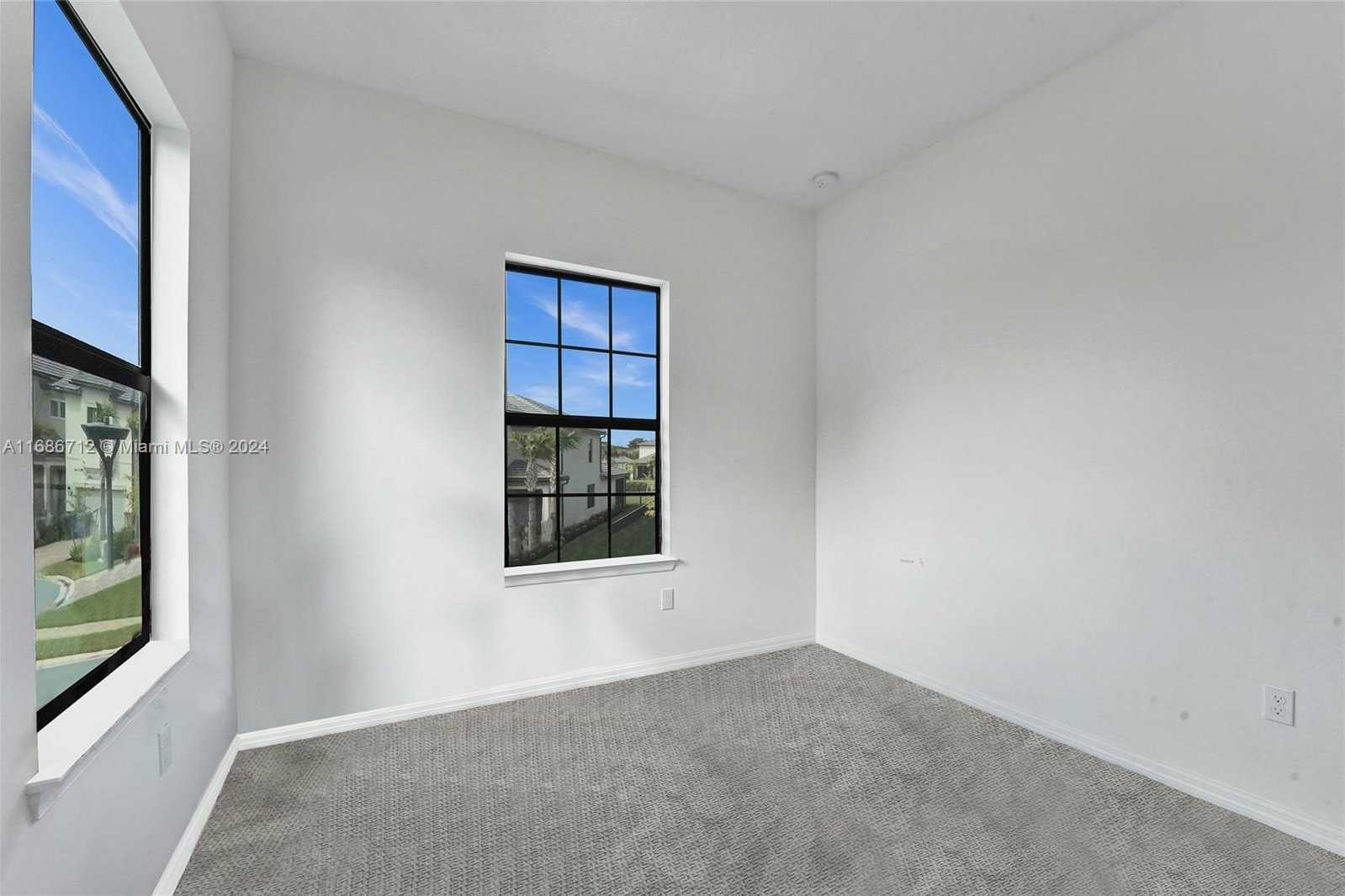 Small Image of 4468 SPRUCE LN, Oakland Park Number 50