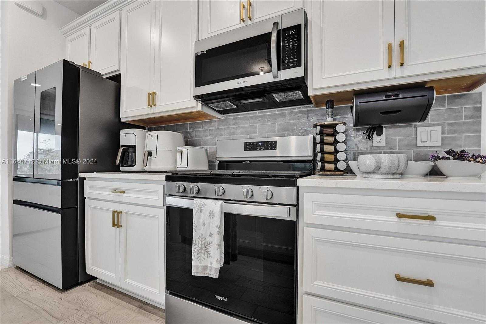 Small Image of 4468 SPRUCE LN, Oakland Park Number 9