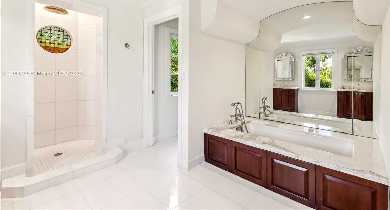 Small Image of 5711 NORTH BAY RD, Miami Beach Number 13