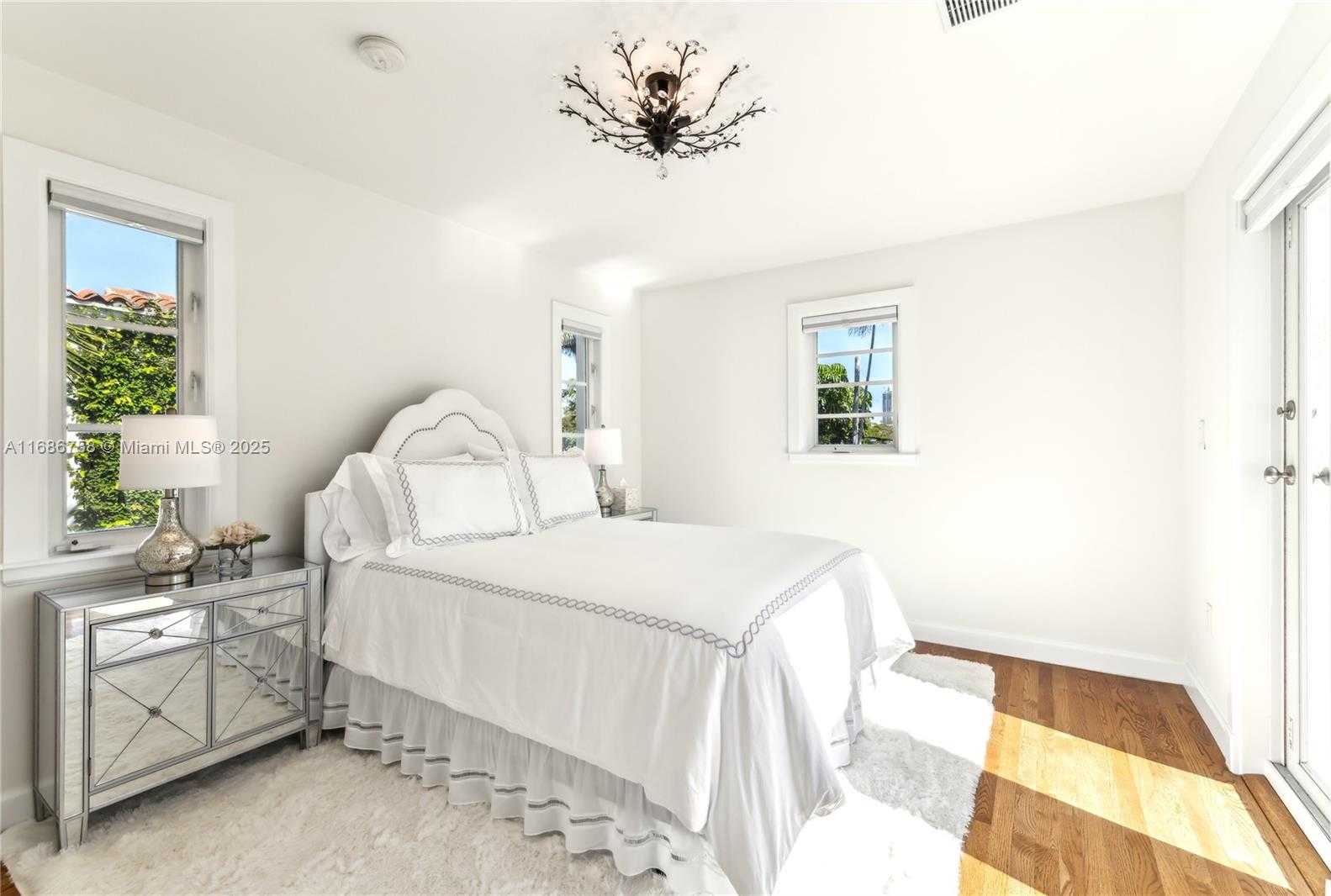Small Image of 5711 NORTH BAY RD, Miami Beach Number 15
