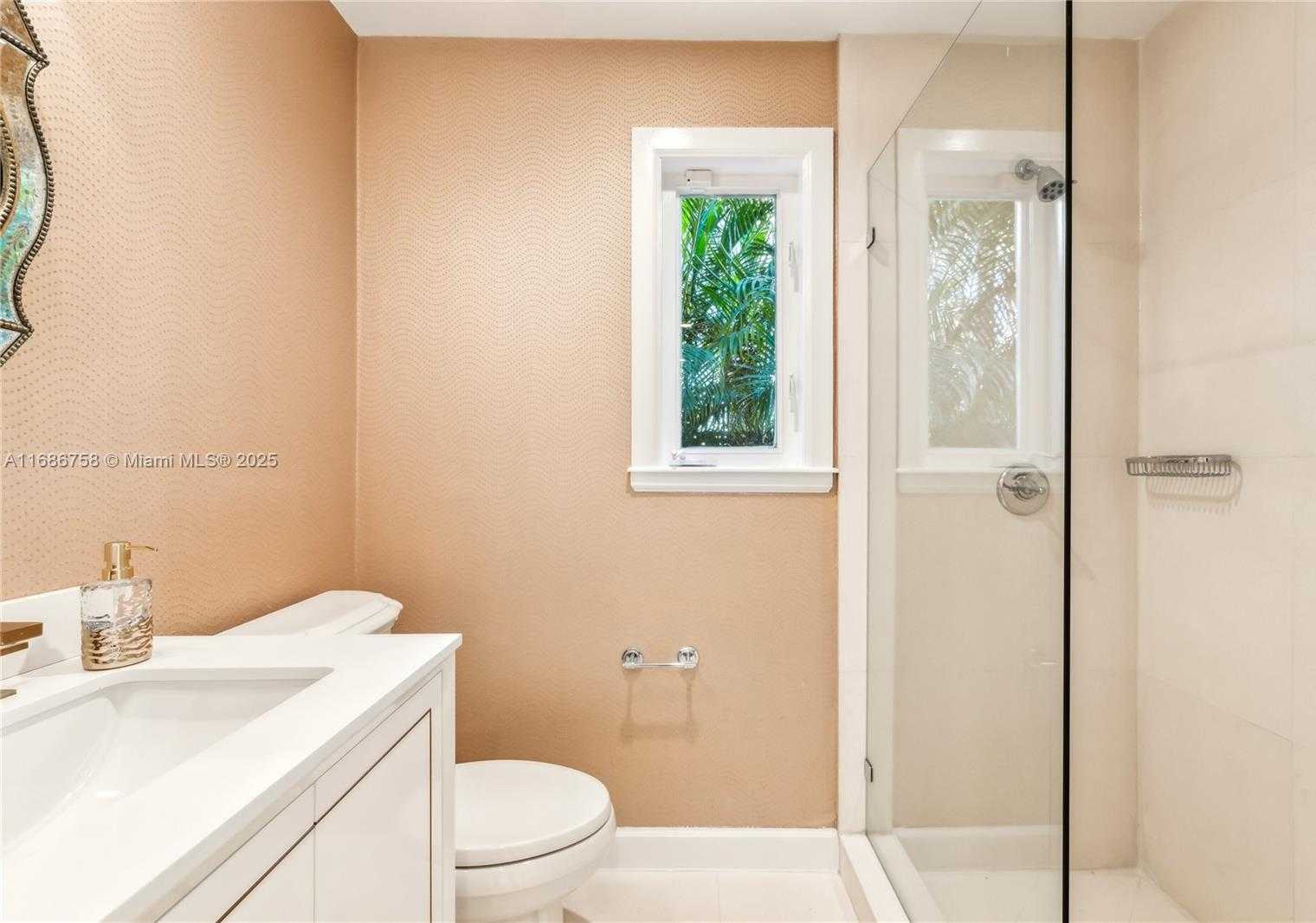 Small Image of 5711 NORTH BAY RD, Miami Beach Number 18