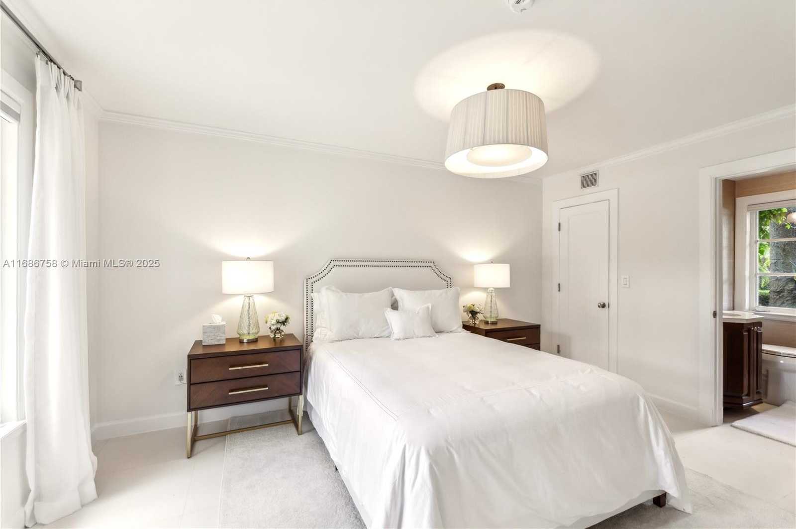 Small Image of 5711 NORTH BAY RD, Miami Beach Number 19